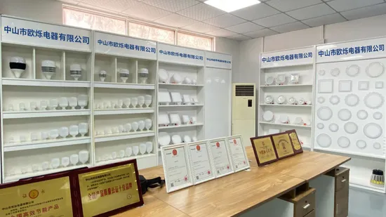 Aprovação Ce RoHS 15W lâmpada LED com plástico PBT de alumínio